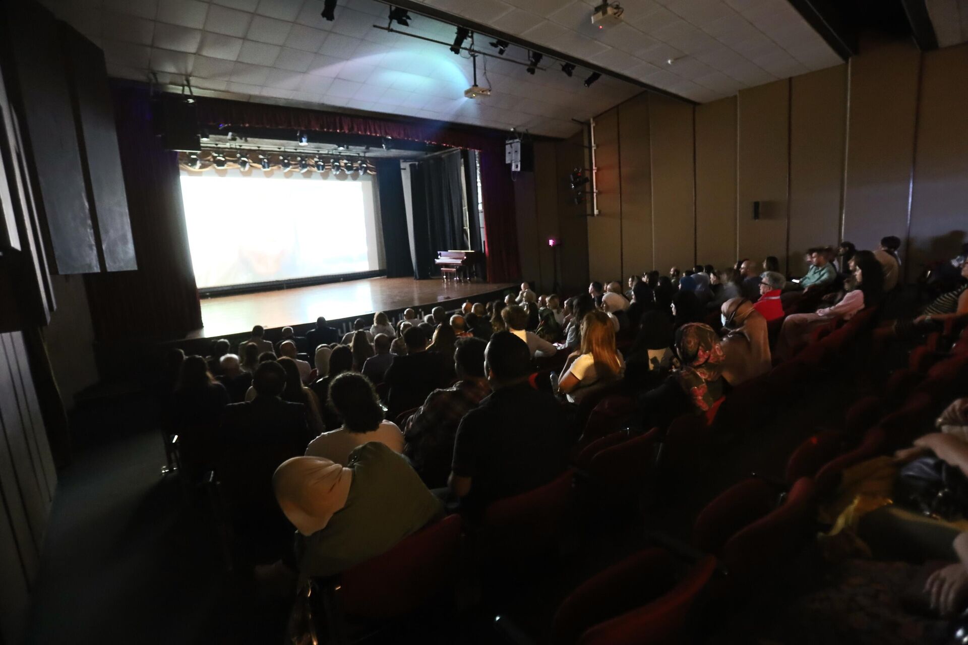 مهرجان زمن الأبطال في بيروت - سبوتنيك عربي, 1920, 09.11.2025