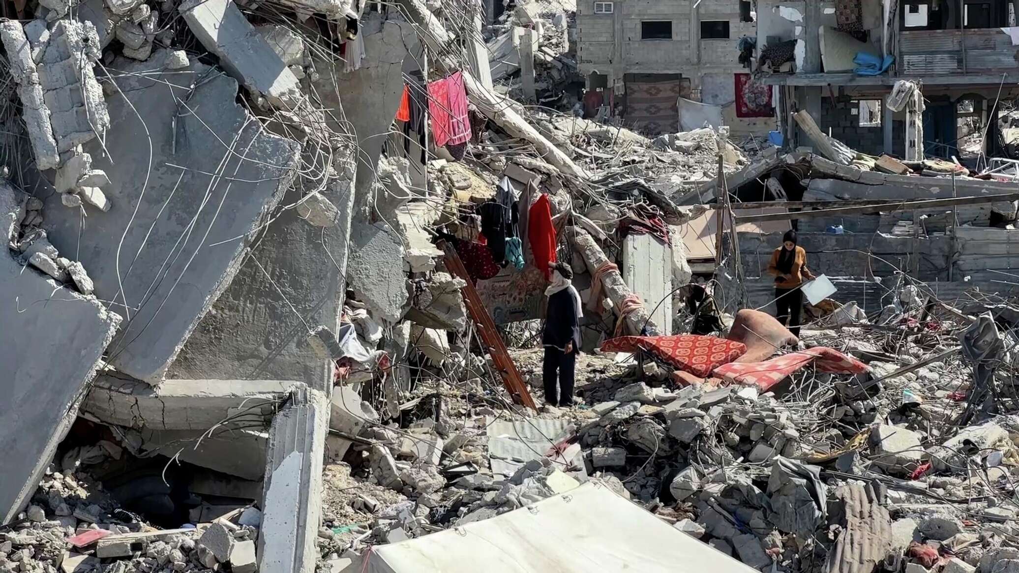 "حماس": أكثر من 300 قتيل في غزة منذ بدء وقف إطلاق النار وإسرائيل تواصل الغارات