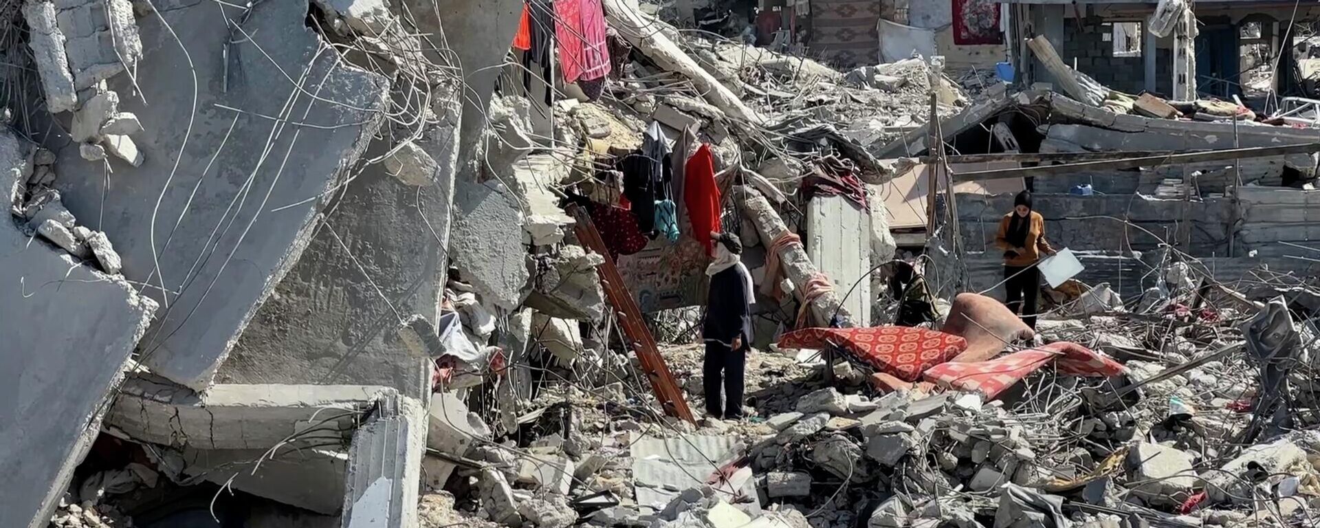 عائلات شمالي غزة تصارع الدمار والجوع والموت تحت ركام المنازل أملا في الحياة - سبوتنيك عربي, 1920, 20.11.2025