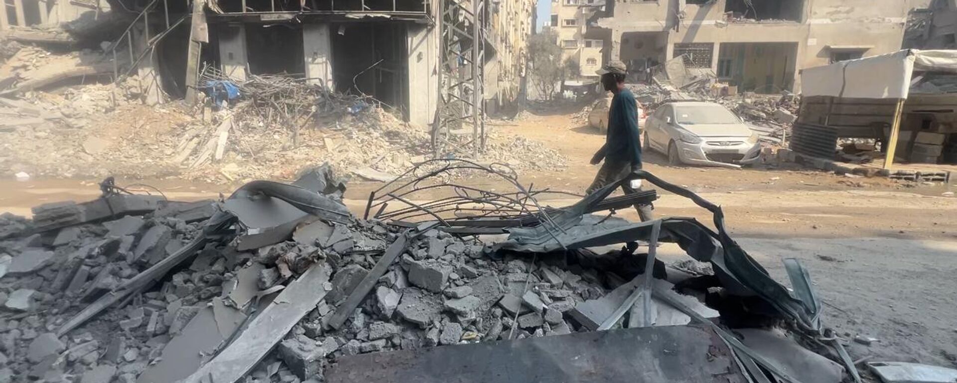 عائلات شمالي غزة تصارع الدمار والجوع والموت تحت ركام المنازل أملا في الحياة - سبوتنيك عربي, 1920, 13.11.2025