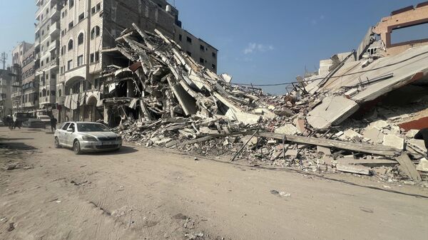 عائلات شمالي غزة تصارع الدمار والجوع والموت تحت ركام المنازل أملا في الحياة - سبوتنيك عربي