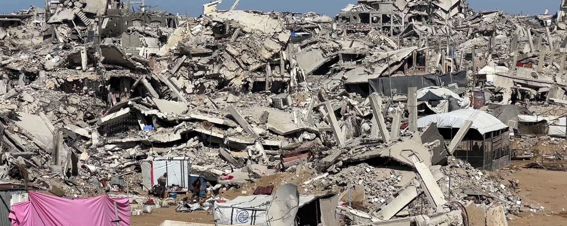 عائلات شمالي غزة تصارع الدمار والجوع والموت تحت ركام المنازل أملا في الحياة - سبوتنيك عربي, 1920, 23.11.2025