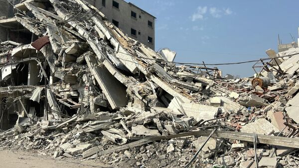 عائلات شمالي غزة تصارع الدمار والجوع والموت تحت ركام المنازل أملا في الحياة - سبوتنيك عربي