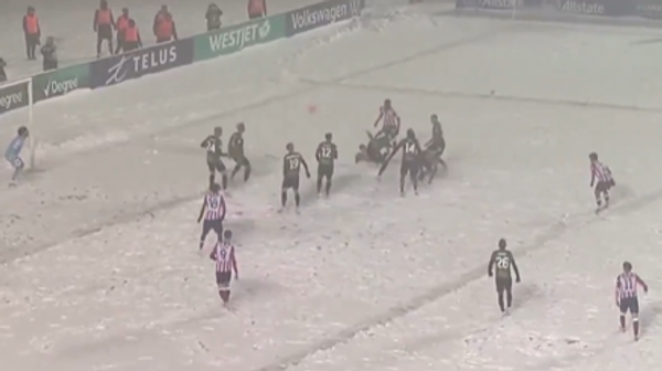 هدف مذهل يهز الشباك في الدوري الكندي - سبوتنيك عربي