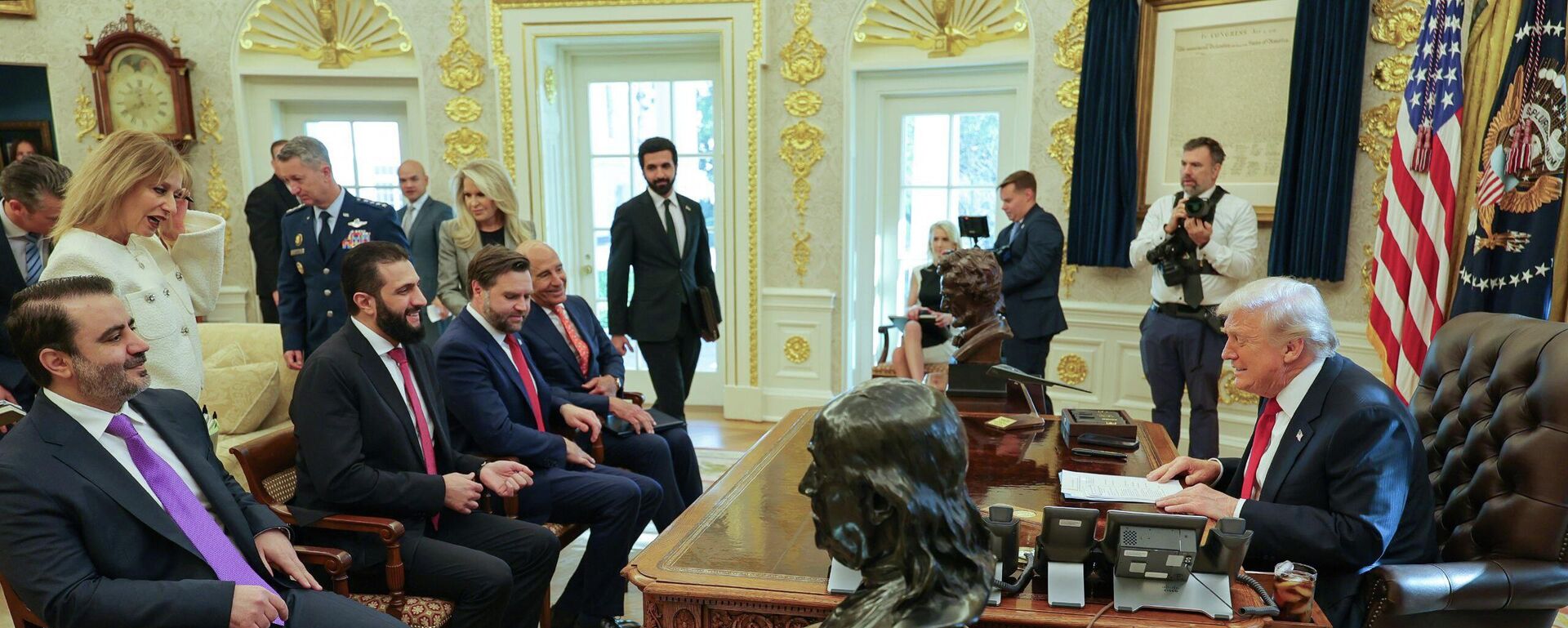  لقاء الرئيس السوري أحمد الشرع مع الرئيس الأمريكي دونالد ترامب - سبوتنيك عربي, 1920, 12.11.2025