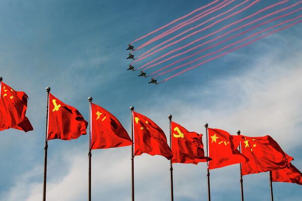 عرض جوي خلال فعاليات اليوم المفتوح للطيران التابع للقوات الجوية لجيش التحرير الشعبي الصيني. - سبوتنيك عربي