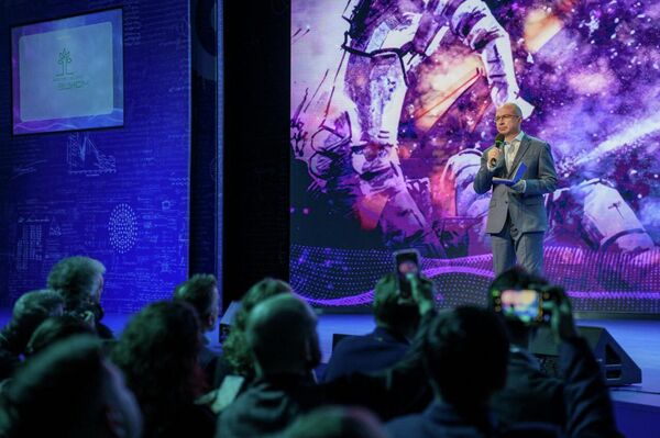 تاريخ المستقبل.. جسر الأدب والعلم يربط كُتّاب العالم في موسكو تاريخ المستقبل.. جسر الأدب والعلم يربط كُتّاب العالم في موسكو - سبوتنيك عربي