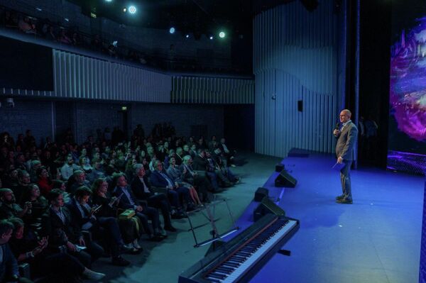 تاريخ المستقبل.. جسر الأدب والعلم يربط كُتّاب العالم في موسكو تاريخ المستقبل.. جسر الأدب والعلم يربط كُتّاب العالم في موسكو - سبوتنيك عربي