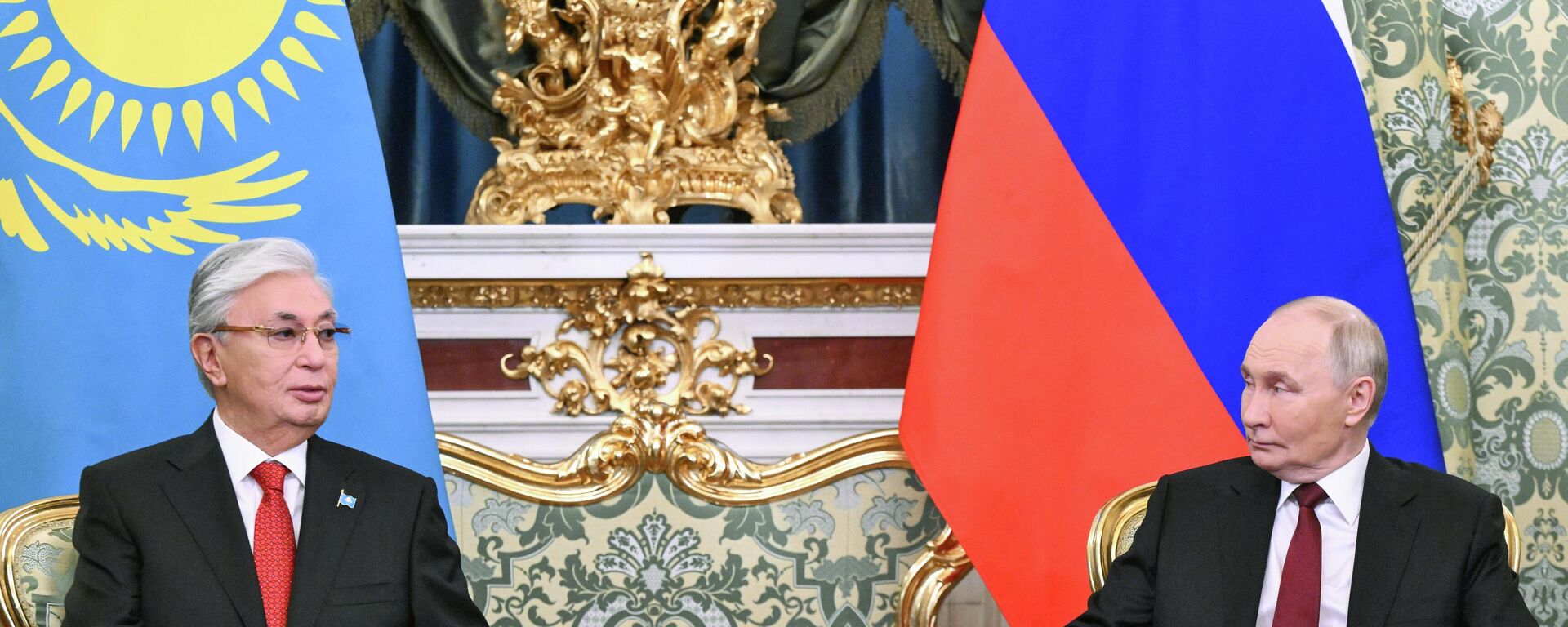 الرئيس الروسي فلاديمير بوتين خلال محادثاته مع الرئيس الكازاخستاني، قاسم جومارت توكاييف - سبوتنيك عربي, 1920, 12.11.2025