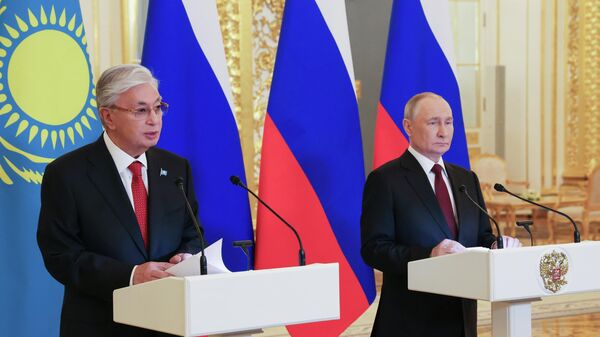 الرئيس الروسي فلاديمير بوتين مع  الرئيس الكازاخستاني قاسم جومارت توكايف - سبوتنيك عربي