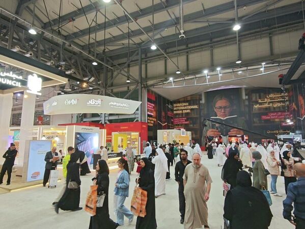 معرض الشارقة الدولي للكتاب تحت عنوان بينك وبين الكتاب معرض الشارقة الدولي للكتاب تحت عنوان بينك وبين الكتاب - سبوتنيك عربي