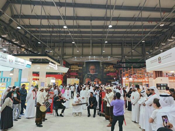 معرض الشارقة الدولي للكتاب تحت عنوان بينك وبين الكتاب معرض الشارقة الدولي للكتاب تحت عنوان بينك وبين الكتاب - سبوتنيك عربي