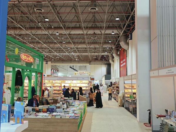 معرض الشارقة الدولي للكتاب تحت عنوان بينك وبين الكتاب معرض الشارقة الدولي للكتاب تحت عنوان بينك وبين الكتاب - سبوتنيك عربي