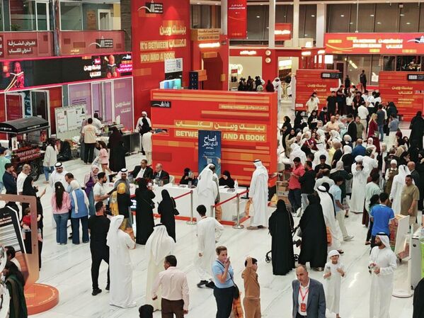معرض الشارقة الدولي للكتاب تحت عنوان بينك وبين الكتاب معرض الشارقة الدولي للكتاب تحت عنوان بينك وبين الكتاب - سبوتنيك عربي