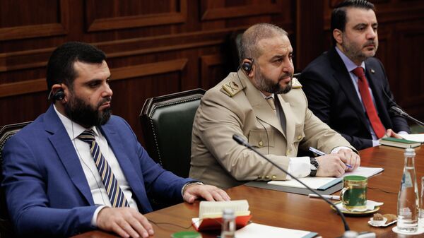 التقى وزير الدفاع الروسي أندريه بيلاؤوسوف مع وزير الدفاع في الحكومة الانتقالية السورية مرهف أبو قصرة - سبوتنيك عربي