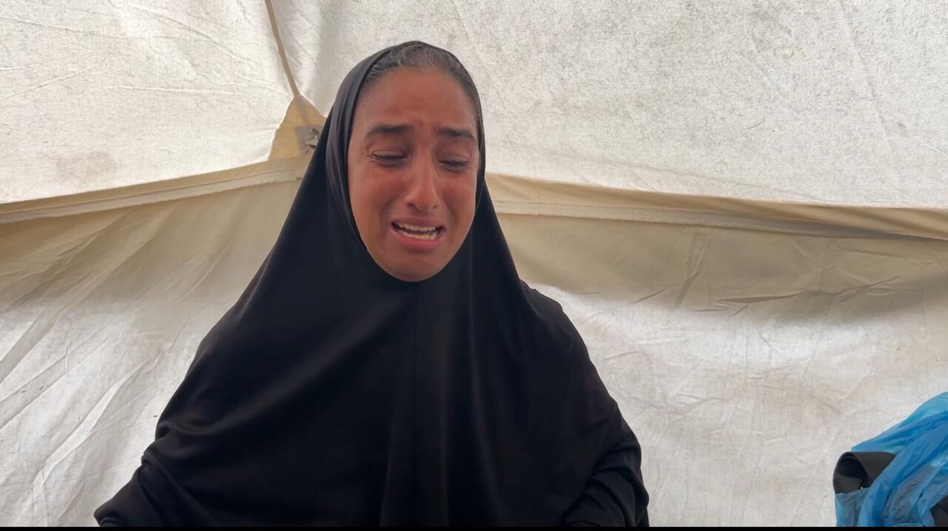 مياه الأمطار تغرق الخيام وتعمق معاناة الفلسطينيين في قطاع غزة   - سبوتنيك عربي, 1920, 17.11.2025