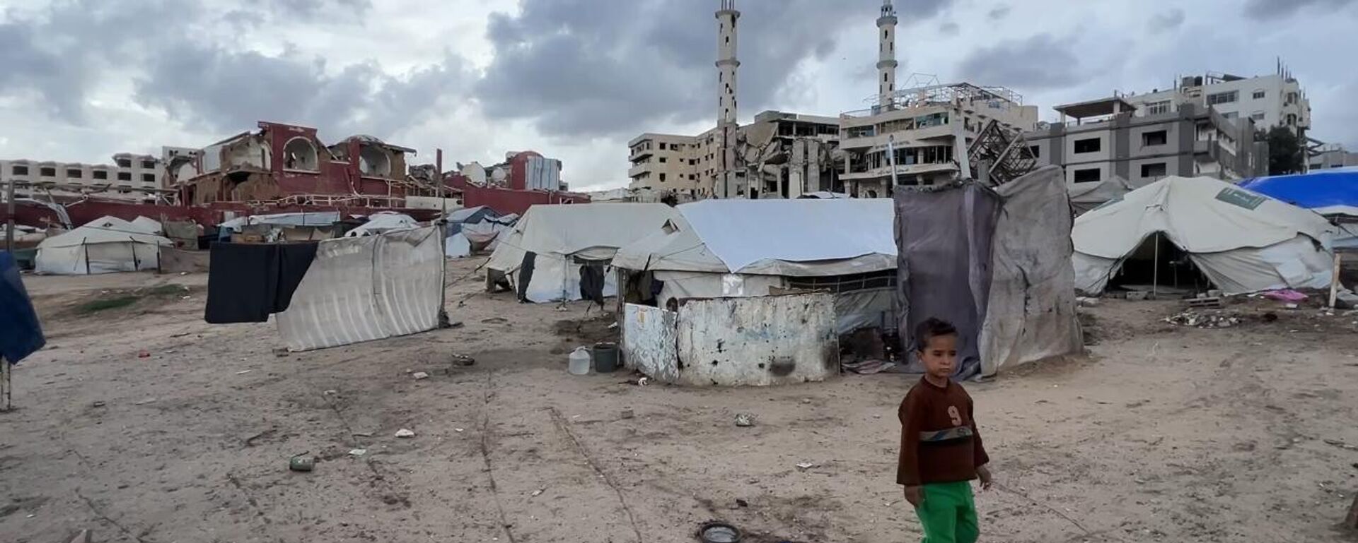 مياه الأمطار تغرق الخيام وتعمق معاناة الفلسطينيين في قطاع غزة   - سبوتنيك عربي, 1920, 07.01.2026