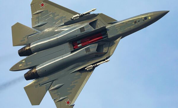 طائرة مقاتلة روسية من طراز &quot;SU-57E &quot; في معرض دبي للطيران 2025 في دبي. - سبوتنيك عربي