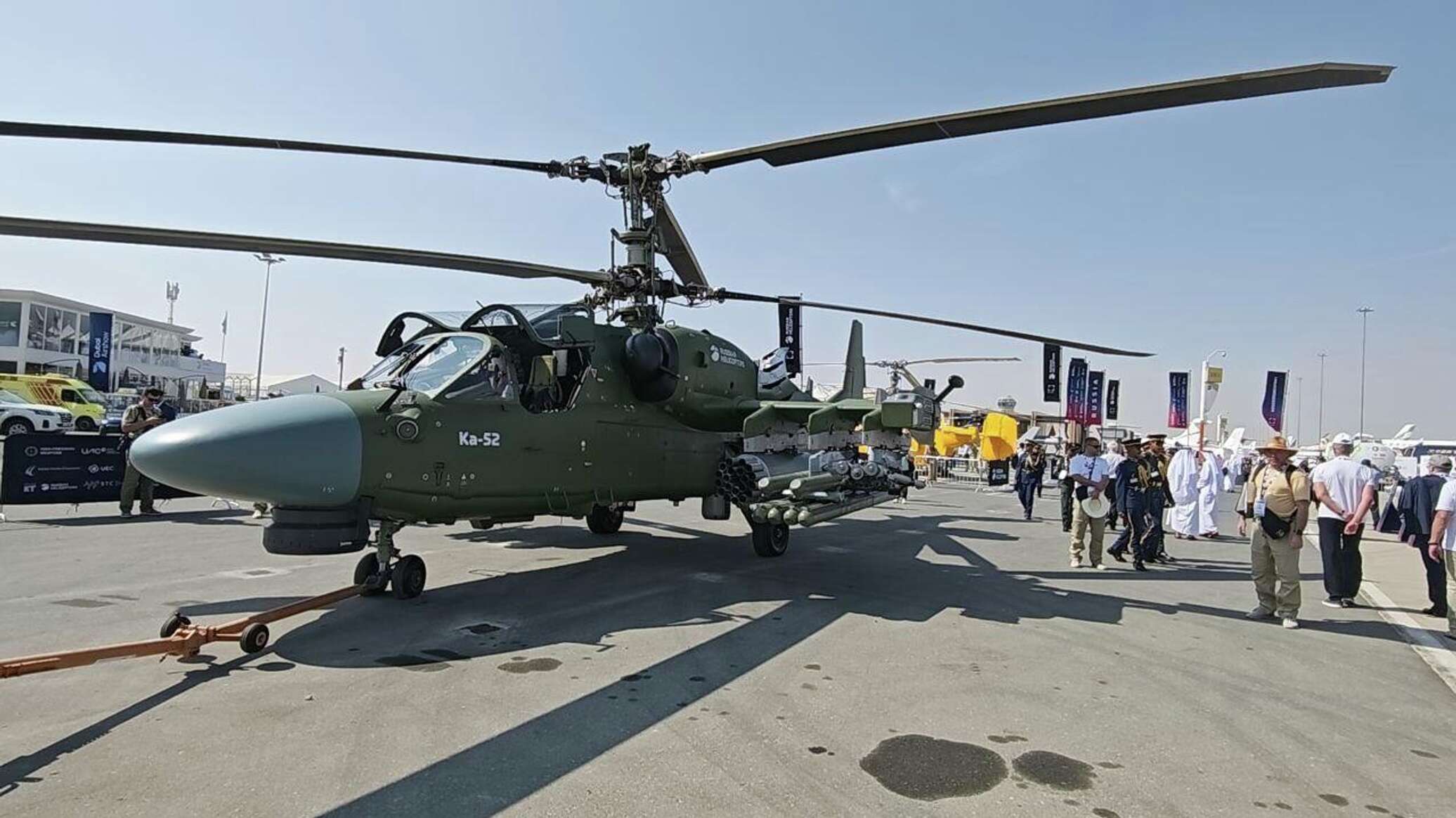 "سبوتنيك" ترصد لحظة وصول المروحية الهجومية الروسية "كا-52 أليغاتور" إلى معرض دبي للطيران