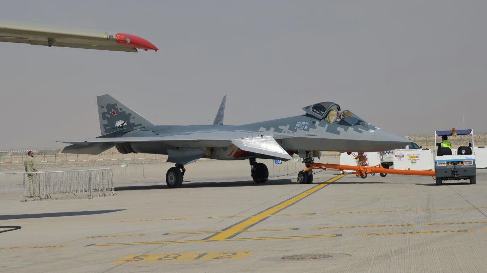 المقاتلة الروسية سو-57 في ظهورها الأول بمعرض دبي للطيران - سبوتنيك عربي, 1920, 18.11.2025