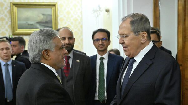 وزير الخارجية الروسي سيرغي لافروف، مع وزير الخارجية الباكستاني، إسحاق دار - سبوتنيك عربي