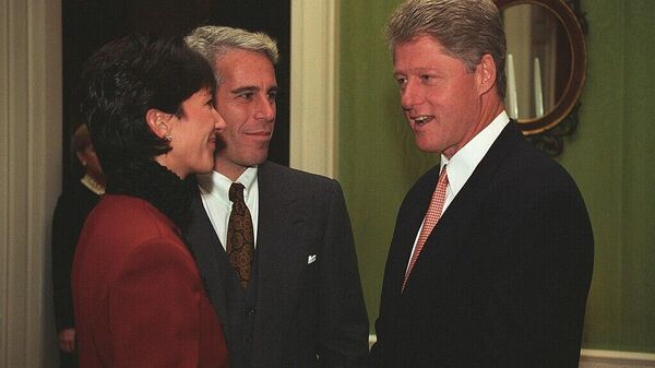 President Clinton with Jeffrey Epstein and Ghislaine Maxwell in the White House, September 1993 - سبوتنيك عربي