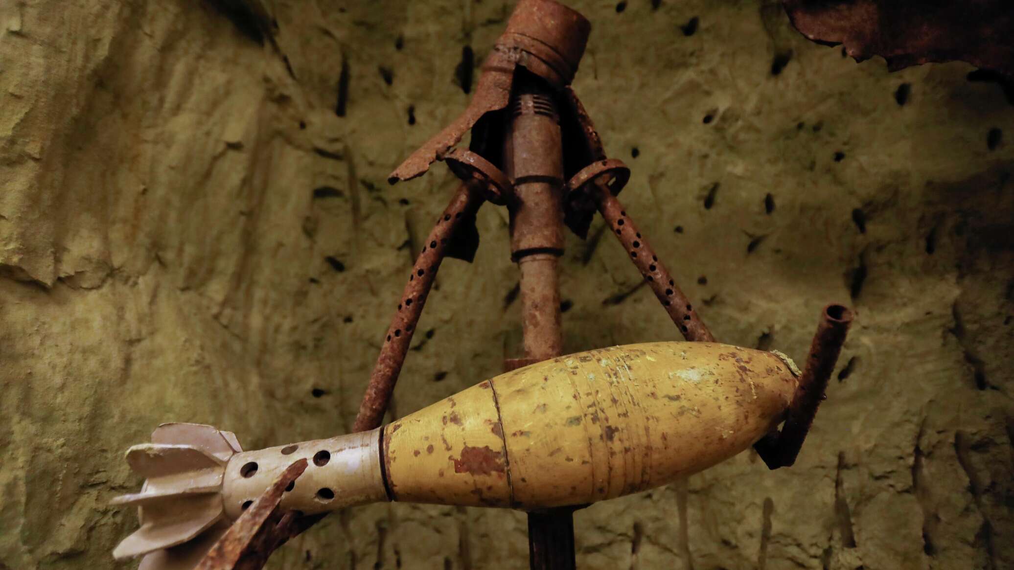 "متحف الشظايا" في رمحالا اللبنانية… ذاكرة الألم التي صاغها شارل نصار فنا ورسالة سلام