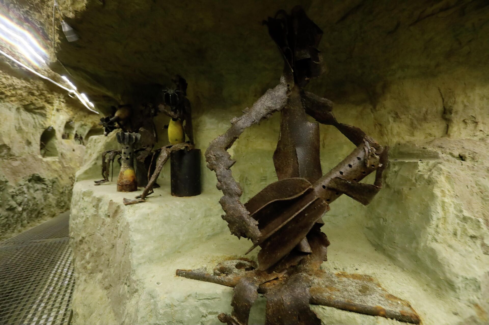 متحف الشظايا في رمحالا اللبنانية… ذاكرة الألم التي صاغها شارل نصار فنا ورسالة سلام - سبوتنيك عربي, 1920, 19.11.2025