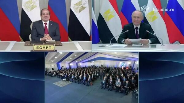 الرئيسان الروسي والمصري فلاديمير بوتين وعبد الفتاح السيسي يشاركان في حفل تركيب وعاء ضغط المفاعل للوحدة الأولى في محطة الضبعة النووية - سبوتنيك عربي