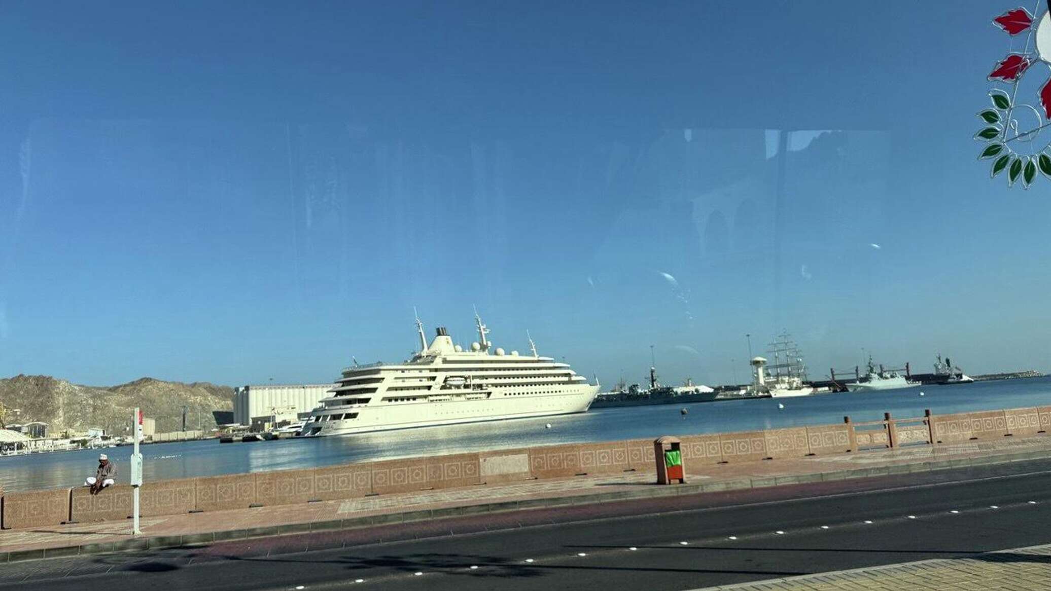 عروض عسكرية وبحرية…سلطنة عمان تحيي "اليوم الوطني"