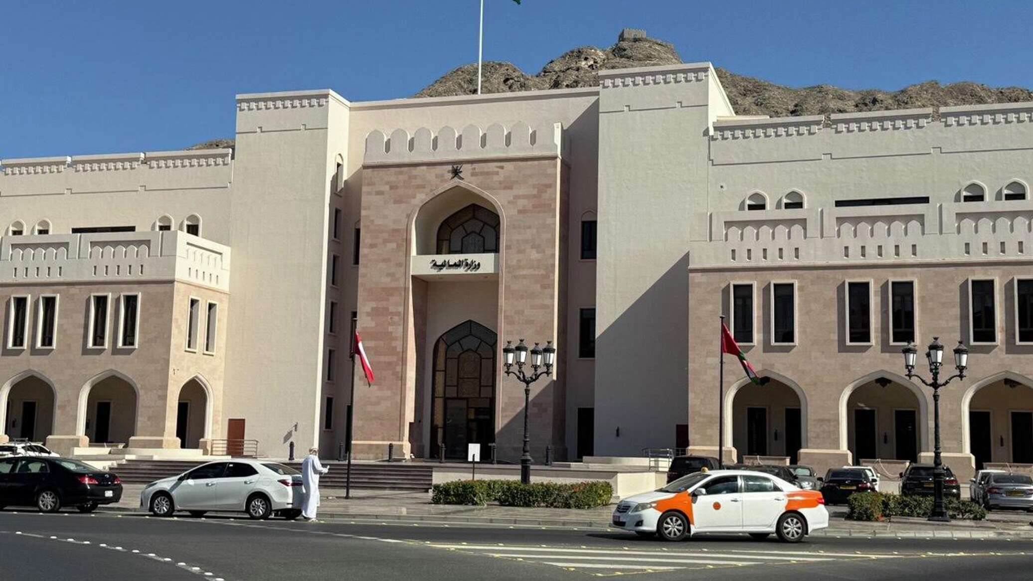 عضو غرفة تجارة وصناعة عمان لـ"سبوتنيك": روسيا شريك استراتيجي والتعاون الاقتصادي يمتد لمشاريع عالمية