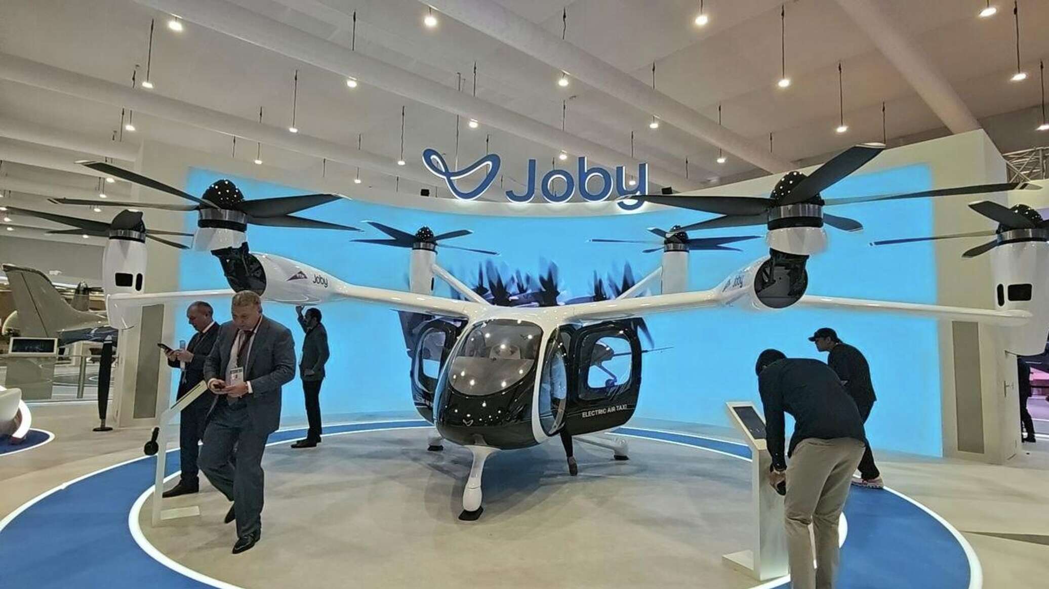 "سبوتنيك" ترصد أول رحلة مأهولة لـ"تاكسي جوي كهربائي" في معرض دبي للطيران 2025... فيديو