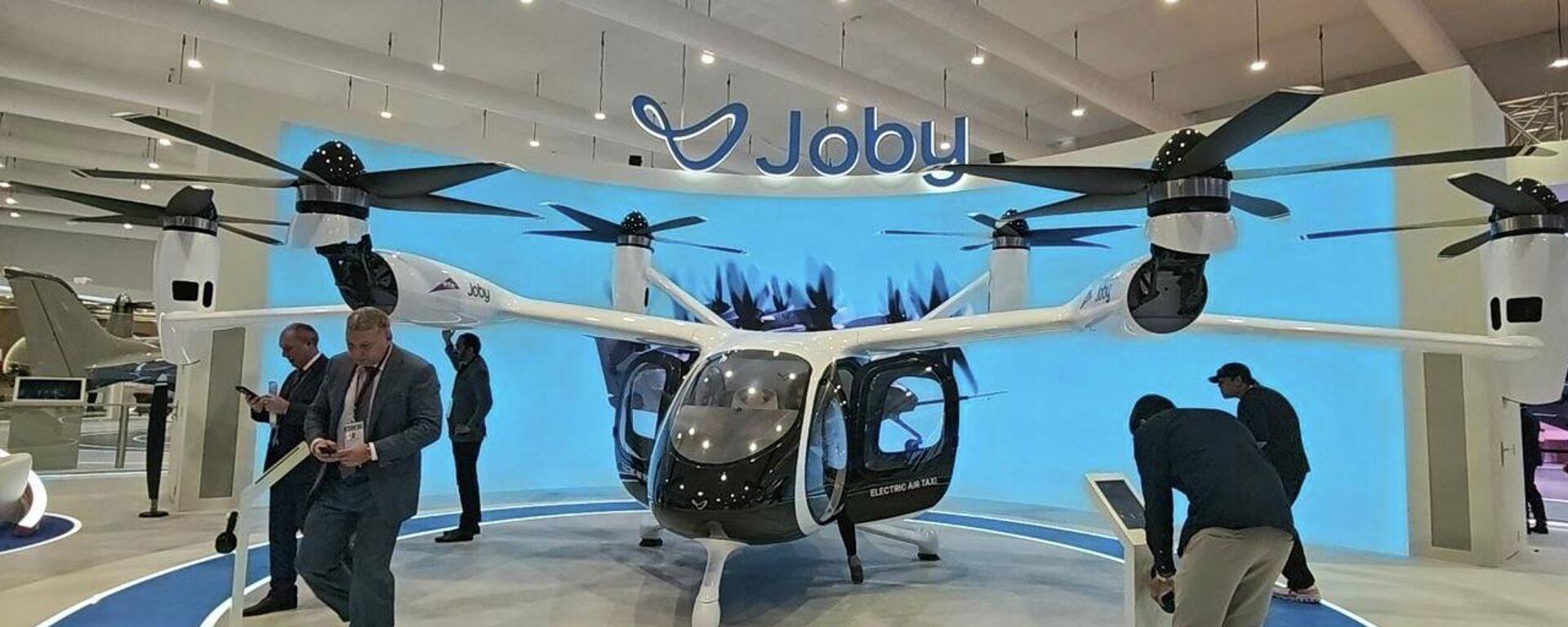 سبوتنيك ترصد أول رحلة مأهولة لتاكسي جوي كهربائي في معرض دبي للطيران  2025 - سبوتنيك عربي, 1920, 20.11.2025