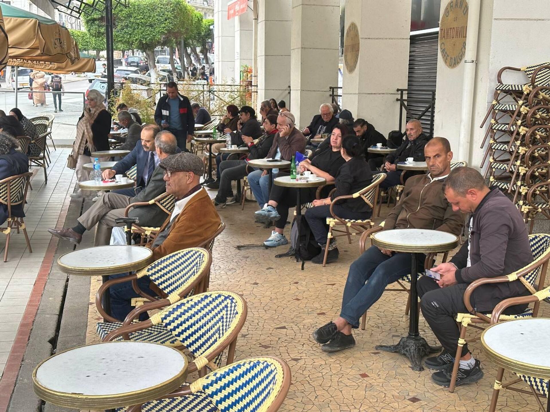 مقهى طونطونفيل.. شاهد حي على تاريخ الجزائر  - سبوتنيك عربي, 1920, 20.11.2025