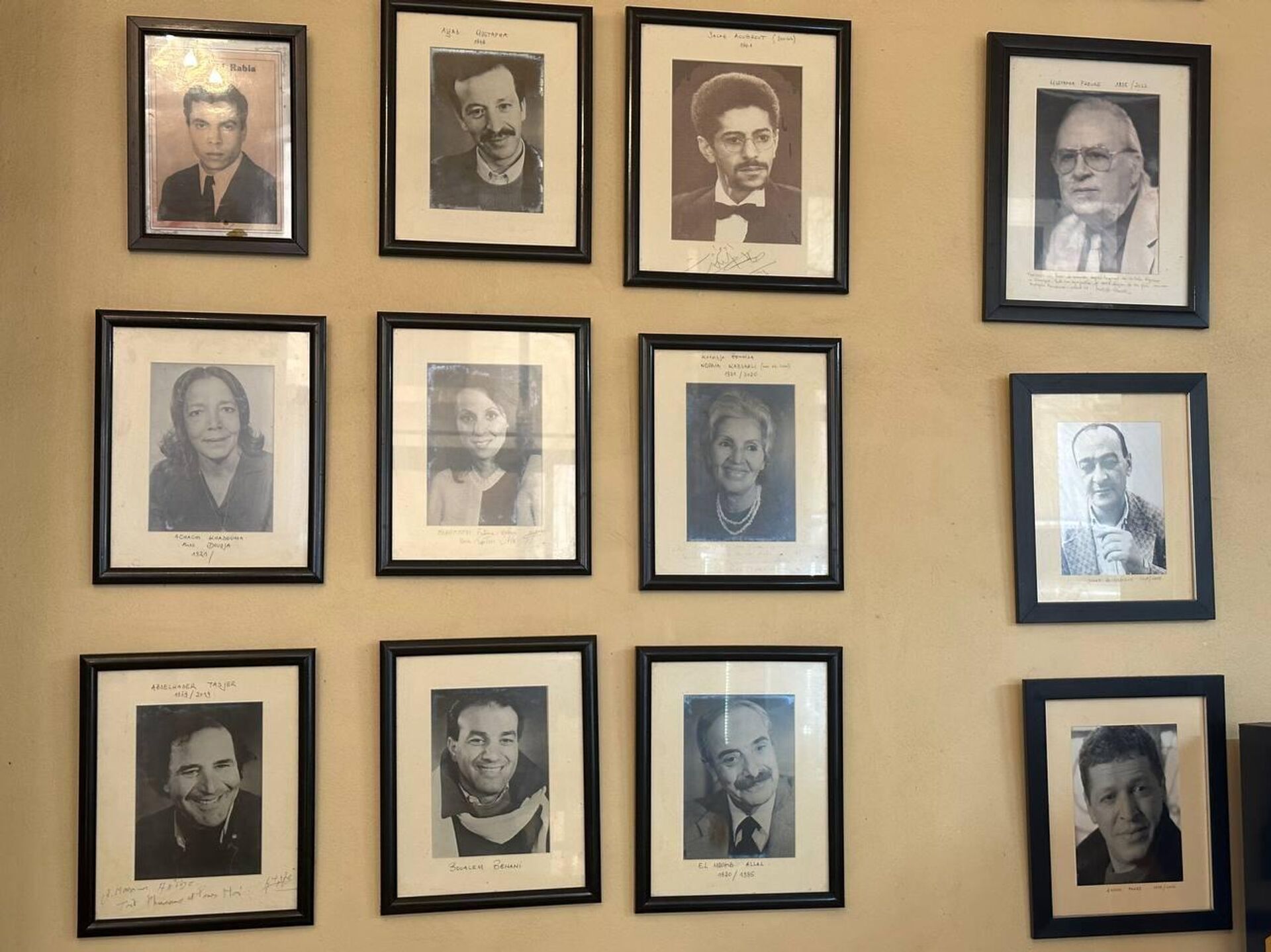 مقهى طونطونفيل.. شاهد حي على تاريخ الجزائر  - سبوتنيك عربي, 1920, 20.11.2025