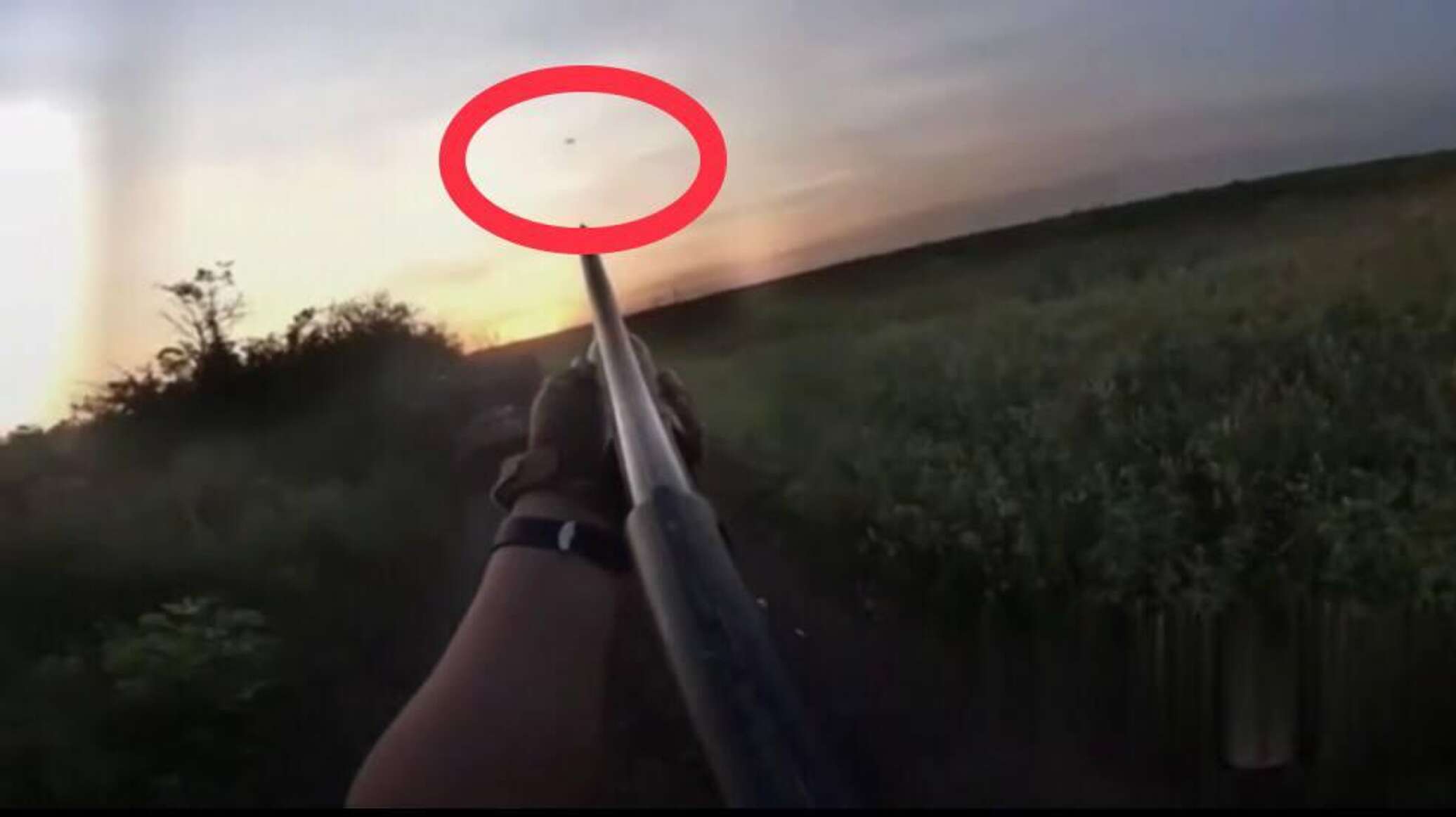 جنود روس يواجهون مسيرات أوكرانية "وجها لوجه" ويسقطونها... فيديو