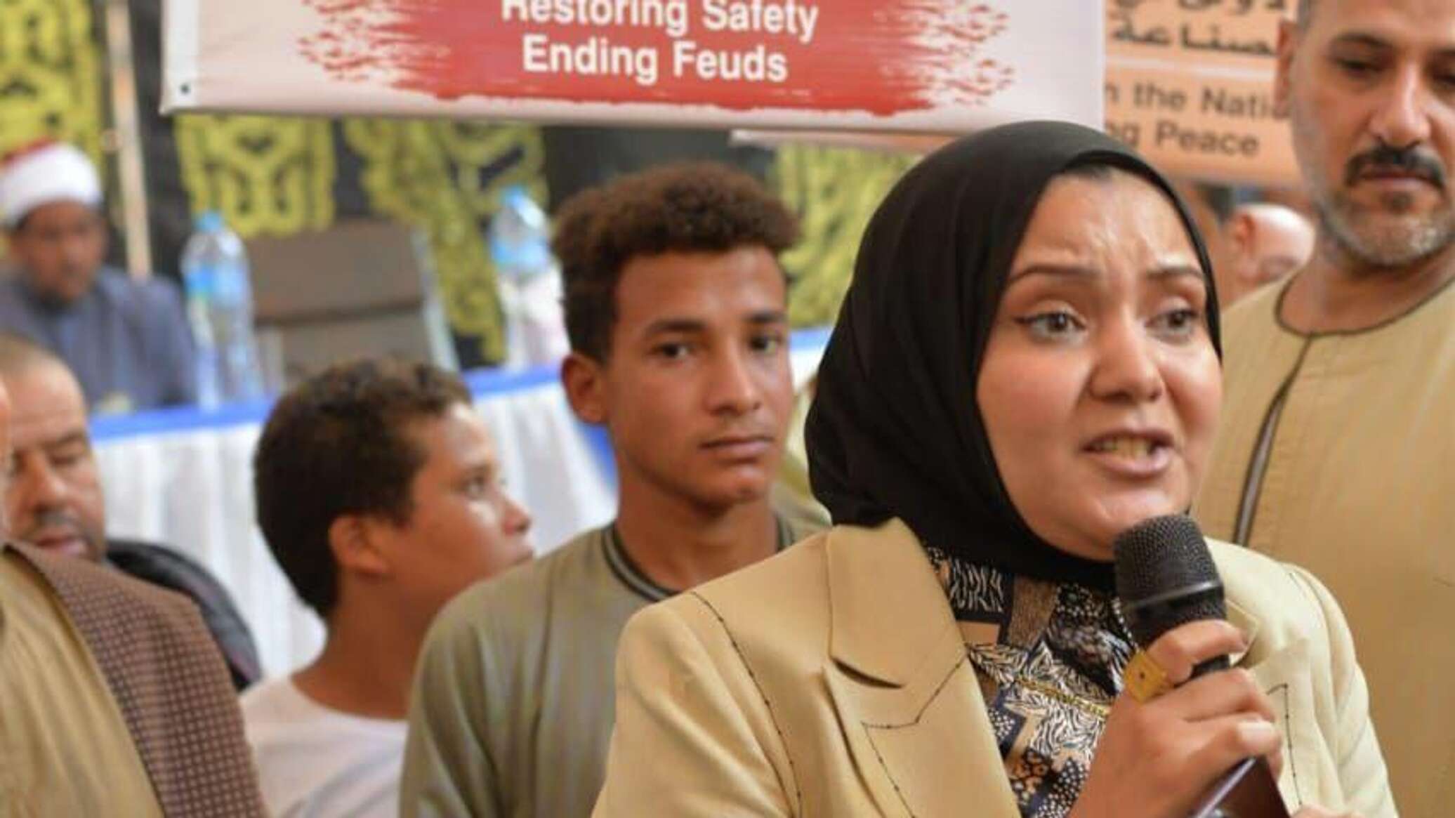 لأول مرة في جنوب مصر.. امرأة تتصدى لسلسال الدم وترأس مؤسسة "صعيد بلا ثأر" وتقود المصالحات العرفية