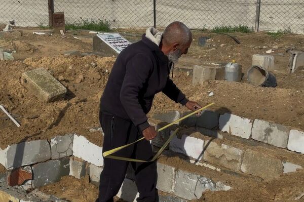 الحانوتي طافش أبو حطب، قطاع غزة  - سبوتنيك عربي