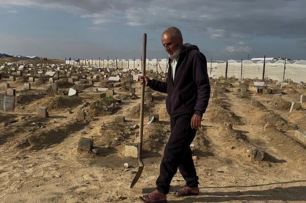 الحانوتي طافش أبو حطب، قطاع غزة  - سبوتنيك عربي