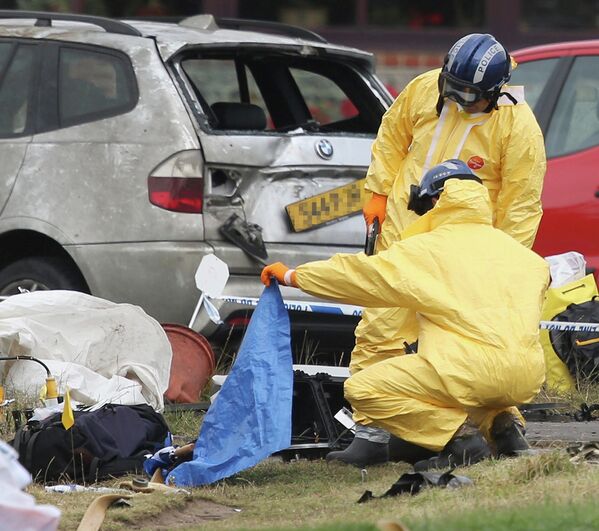 كارثة تحطم طائرة بريطانيا (2015) مقاتلة أخفقت في مناورة أثناء العرض وسقطت على طريق قريب من الجمهور. وكان 11 قتيلًا وعدة إصابات - سبوتنيك عربي