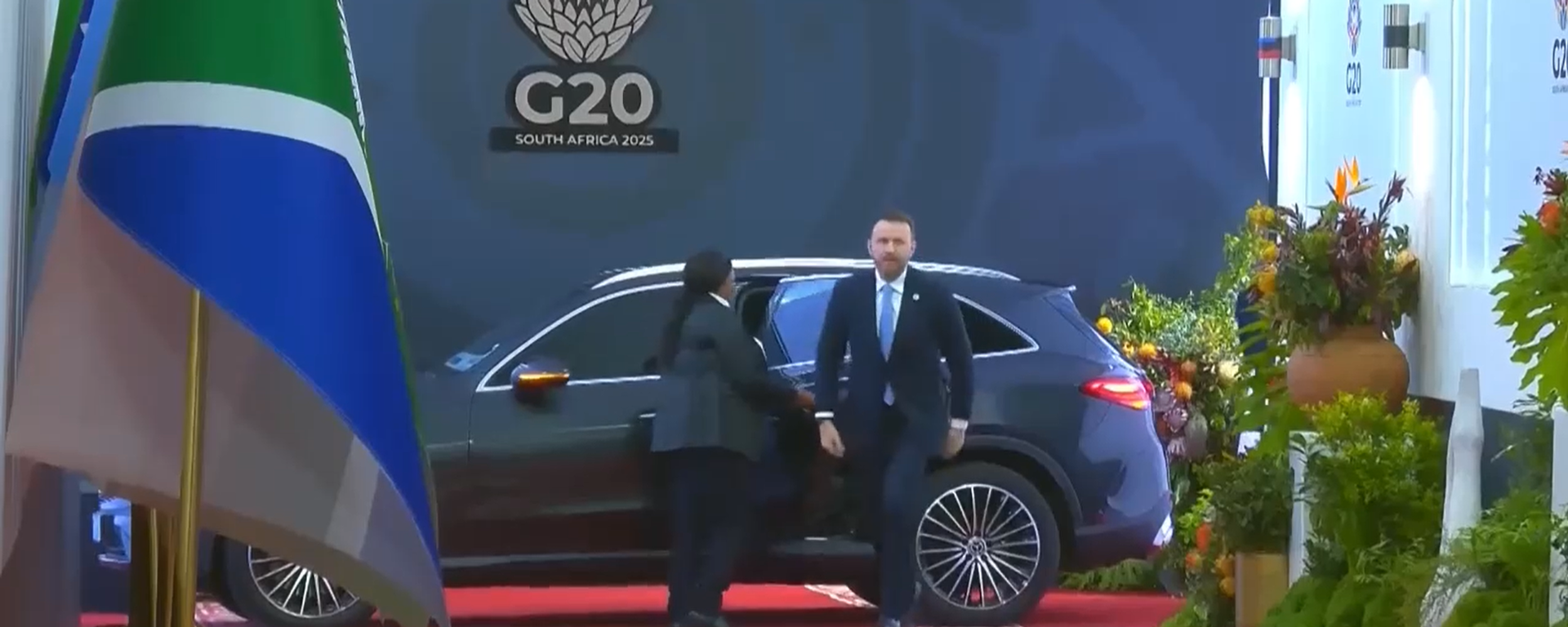 رئيس الوفد الروسي يصل إلى قمة العشرين في جنوب أفريقيا... فيديو - سبوتنيك عربي, 1920, 22.11.2025