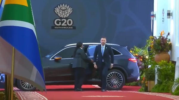 رئيس الوفد الروسي يصل إلى قمة العشرين في جنوب أفريقيا... فيديو رئيس الوفد الروسي يصل إلى قمة العشرين في جنوب أفريقيا... فيديو - سبوتنيك عربي