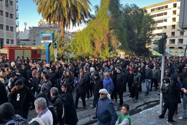 بملابس سوداء..تونسيون يخرجون في مسيرة رفضا للتضييق على الحريات وللمطالبة بإصلاحات
بملابس سوداء..تونسيون يخرجون في مسيرة رفضا للتضييق على الحريات وللمطالبة بإصلاحات
- سبوتنيك عربي