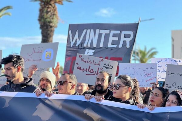 بملابس سوداء..تونسيون يخرجون في مسيرة رفضا للتضييق على الحريات وللمطالبة بإصلاحات
بملابس سوداء..تونسيون يخرجون في مسيرة رفضا للتضييق على الحريات وللمطالبة بإصلاحات
- سبوتنيك عربي