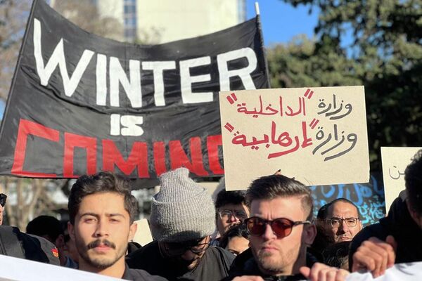 بملابس سوداء..تونسيون يخرجون في مسيرة رفضا للتضييق على الحريات وللمطالبة بإصلاحات
بملابس سوداء..تونسيون يخرجون في مسيرة رفضا للتضييق على الحريات وللمطالبة بإصلاحات
- سبوتنيك عربي