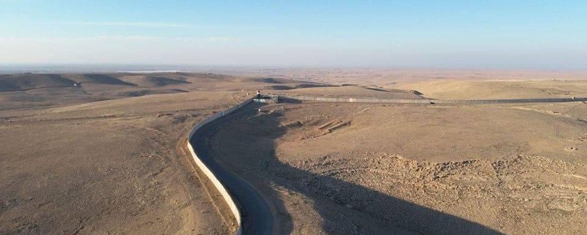 فوضى سوريا تدق أبواب العراق.. وجدار أمني لمنع الأسوأ - سبوتنيك عربي, 1920, 16.12.2025