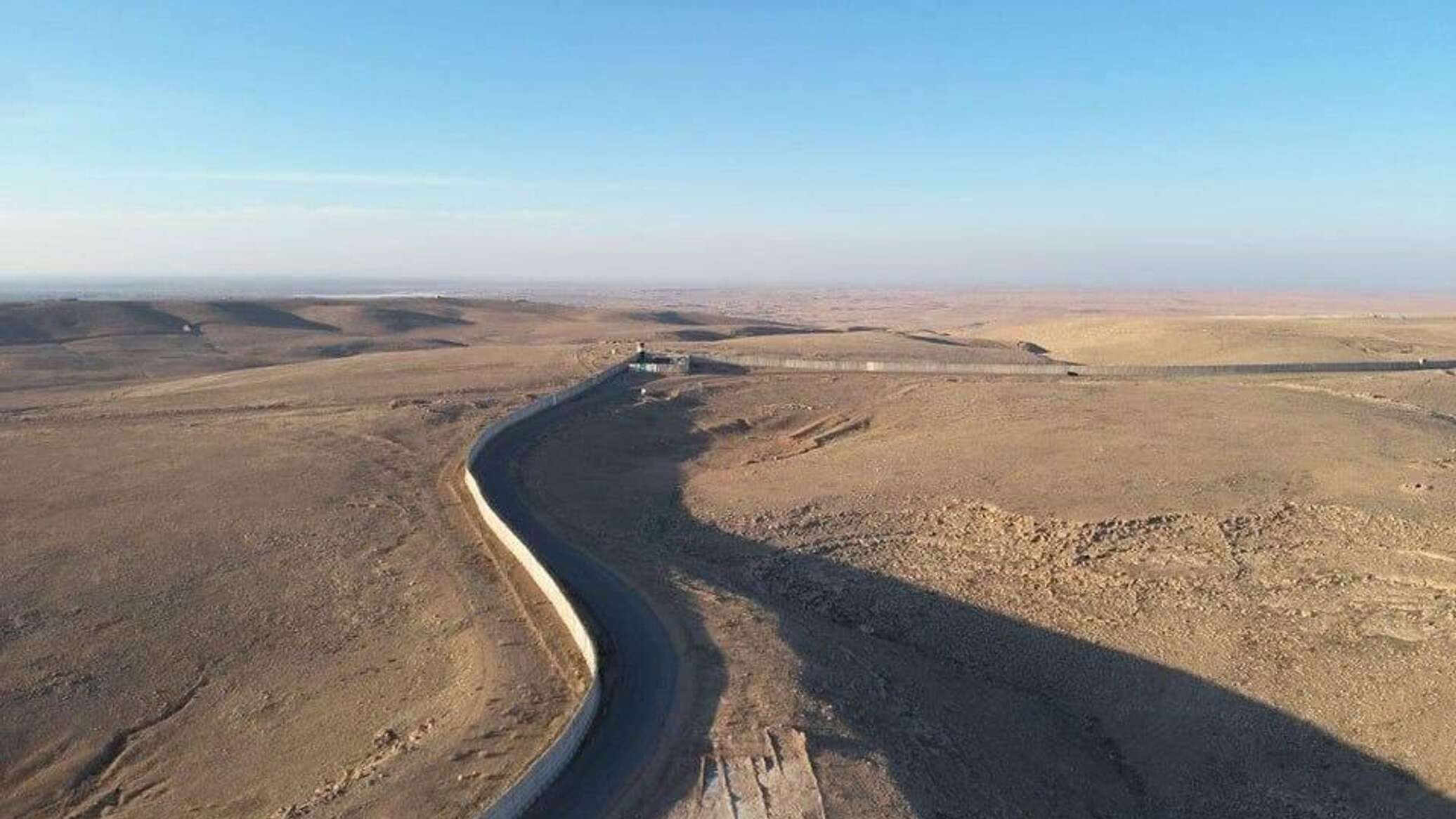 فوضى سوريا تدق أبواب العراق.. وجدار أمني لمنع الأسوأ