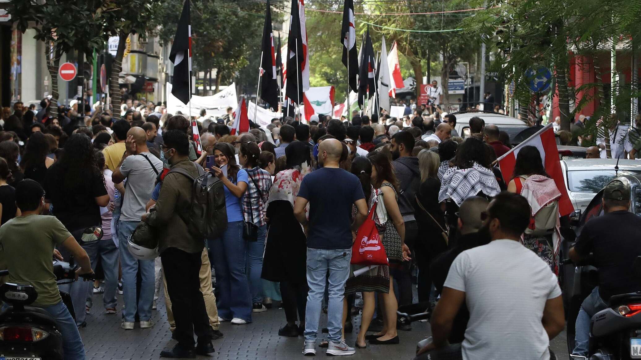 مسيرة في بيروت تندد بالاعتداءات الإسرائيلية على لبنان وتطالب باستعادة الأسرى