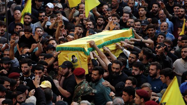 حزب الله يشيع القائد هيثم الطبطبائي بعد غارة إسرائيلية على الضاحية الجنوبية - سبوتنيك عربي