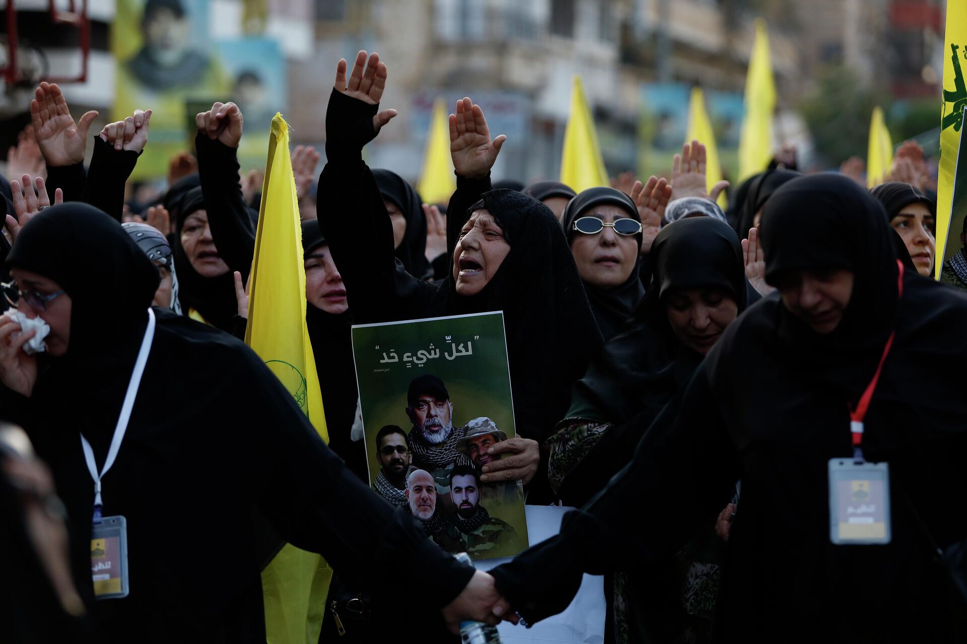 حزب الله يشيع القائد هيثم الطبطبائي بعد غارة إسرائيلية على الضاحية الجنوبية - سبوتنيك عربي, 1920, 25.11.2025